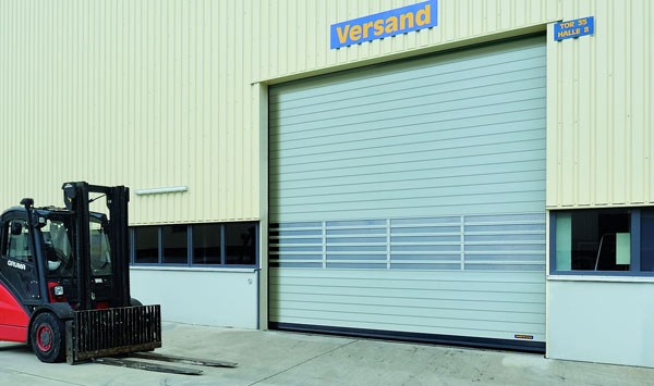 Brama szybkobieżna HS 7030 PU firmy Hörmann - do energooszczędnych obiektów przemysłowych