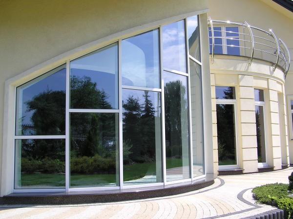 Okna i drzwi z aluminium podbiją  budownictwo jednorodzinne