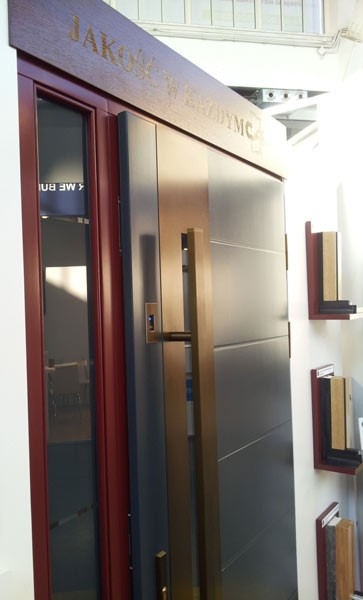 Drzwi NUUK z Kolekcji Arktycznej z zamkiem biometrycznym. Fot. Zakład Stolarki Budowlanej CAL