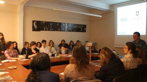 Spotkanie kierownika Działu Badań i Rozwoju w firmie Libet ze studentami krakowskiej ASP (fot. Libet)