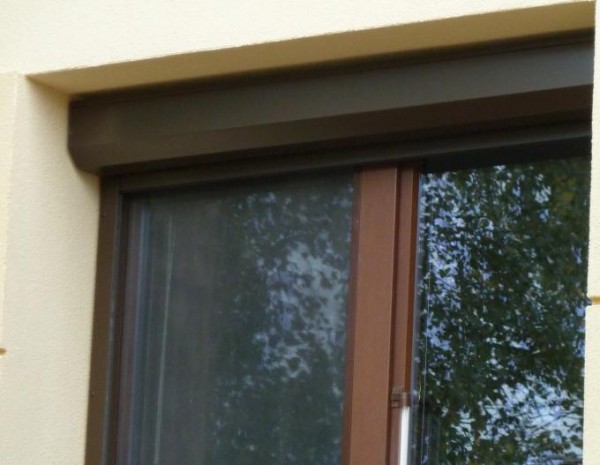 Montaż rolety w świetle okna z szeroką ościeżnicą umożliwia schowanie kasety we wnęce okiennej