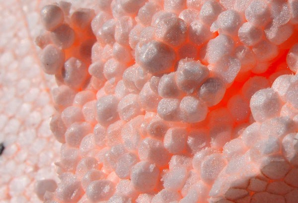 Pomarańczowy styropian z pigmentowym filterm ochronnym. Fot. Termo Organika