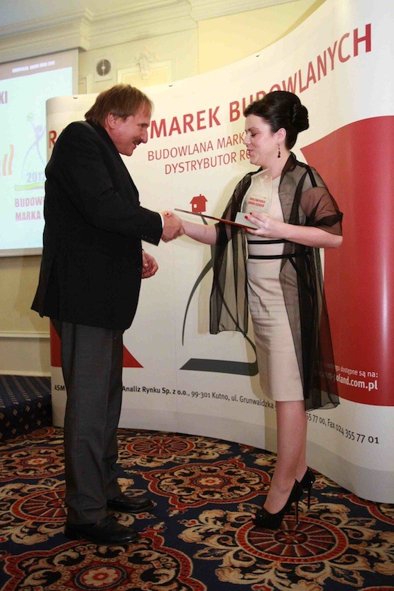 Nagrodę Budowlanej Marki Roku dla Purmo odbiera Wojciech Makowski dyrektor ds. sprzedaży i marketingu Rettig Heating