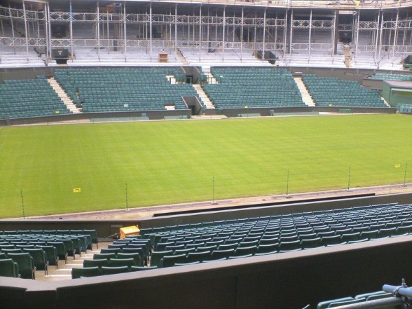 Kort centralny Wimbledonu - produkty MAPEI zastosowano do naprawy podłoża i montażu płytek ceramicznych w strefach kibiców i na schodach zew.