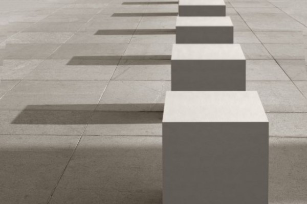 Libet wprowadził do swojej oferty elementy z betonu architektonicznego do aranżacji przestrzeni publicznej. Adresowana do architektów i inwestorów kolekcja nosi nazwę Libet Stampo. Kostki, płyty, ławy produkowane są w małych seriach na specjalne zamówienie i według indywidualnego projektu. Obok prototyp kostki Stream line, inspirowanej kształtami organicznymi