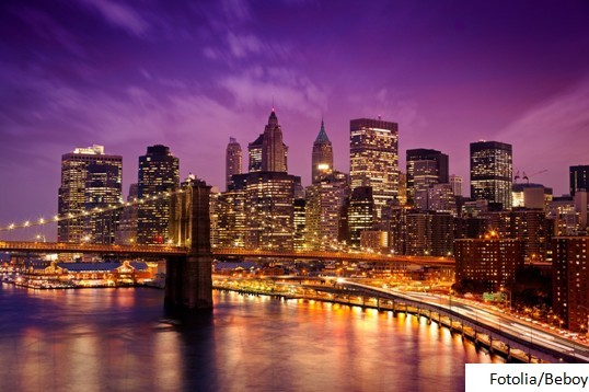 Fot. Fotolia, autor: Beboy Rozświetlona panorama Nowego Jorku
