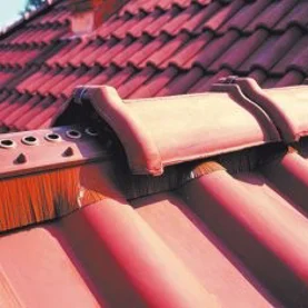 Wentylacja i zabezpieczenie kalenicy w dachu spadzistym