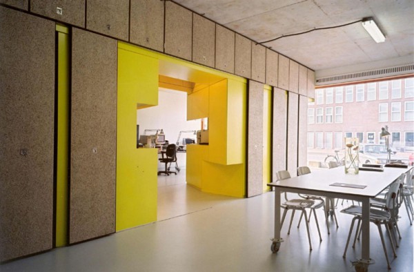 Płyty akustyczne z wełny drzewnej w małym biurze architektonicznym, Fot. Knauf
