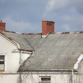 Co powinniśmy wiedzieć zanim usuniemy azbest z dachu