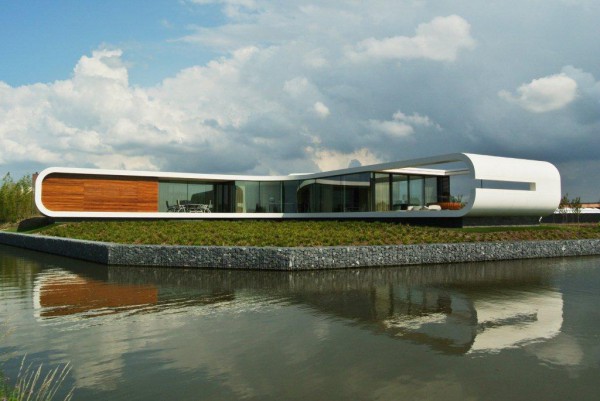  Willa „New Water” , Westland, Holandia, prezentująca fasadę wykonaną z powierzchni high tech DuPont<sup>™</sup> Corian<sup>®</sup> w kolorze Cameo White; Projekt i zdjęcia - Koen Olthuis - Waterstudio.NL