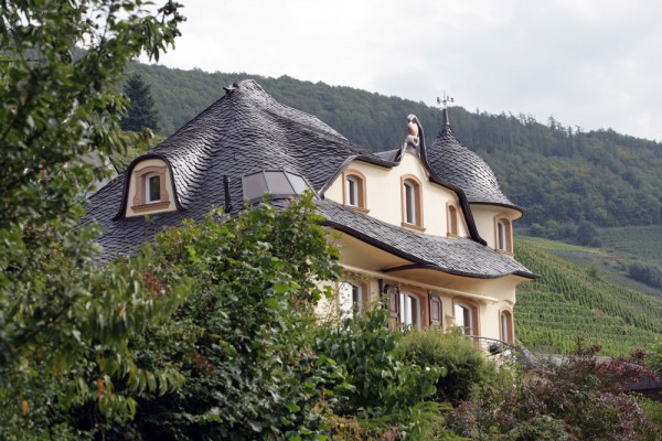 Dom w Zell pokryty dachem z łupków. Dzikie krycie, Fot. Rathscheck Schiefer