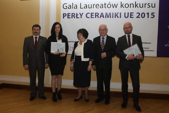 Przedstawiciele Grupy Paradyż na rozdaniu nagród - Anna Zalas(druga od lewej) i Rafał Domaradzki (pierwszy od prawej)Fot. Grupa Paradyż
