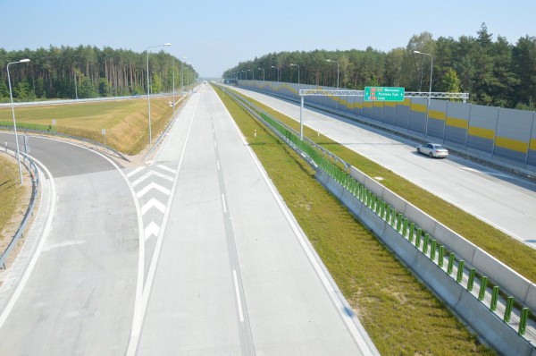Raport  - droga betonowa tańsza o ponad 50% od asfaltowej