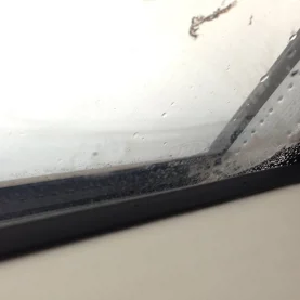 Jak zapobiegać roszeniu szyb w oknach?