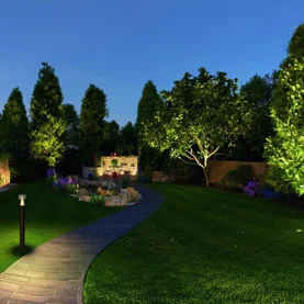 Lampy solarne – tanie i ekologicznie rozwiązanie do oświetlenia ogrodu