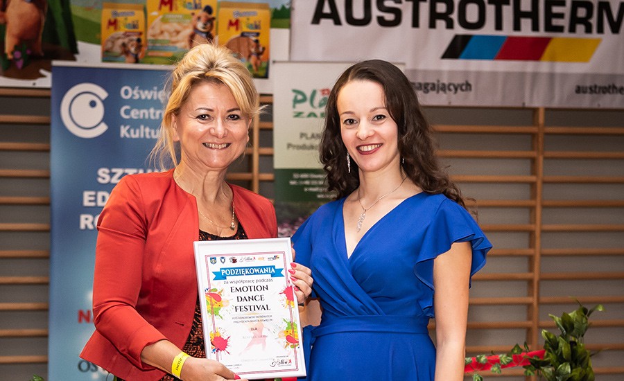 od lewej: Anna Śpiewak - prezes zarządu Austrotherm, Agnieszka Duda - prezes eMotion Dance Academy, fot. mat. organizatora