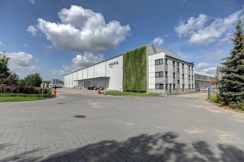 Lider wśród wytrzymałych mechanicznie posadzek dla przemysłu – Peran STB Compact w dwóch zakładach produkcyjnych Pipelife w Polsce