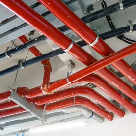 Dlaczego izolacja instalacji HVAC ma tak duże znaczenie dla ochrony przeciwpożarowej budynków?