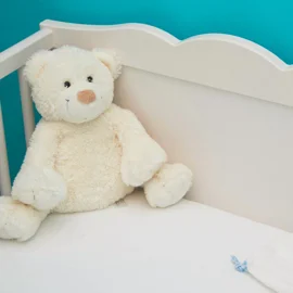 Bezpieczny dom: jak wybrać idealne meble do pokoju dziecięcego?