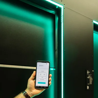 Smartfon jest dzisiaj kluczem do domu i pilotem do posesji. Ekspert testuje aplikację WIŚNIOWSKI