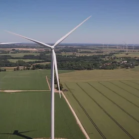 Energia z wiatru to ważny element transformacji energetycznej kraju oraz wymierne korzyści dla gmin i ich mieszkańców