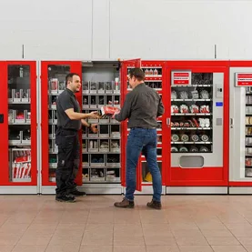 Jak rozwiązania vendingowe wpływają na optymalizację kosztów i racjonalne gospodarowanie zasobami w przemyśle