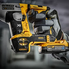 Narzędzia do ciężkich prac, na co zwracać uwagę przy wyborze młota udarowego?