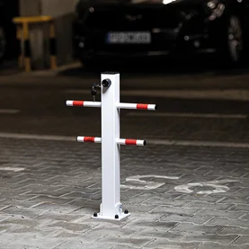 Jak zabezpieczyć miejsce postojowe skutecznie i zgodnie z przepisami?