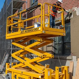 Jak dobrać odpowiedni sprzęt do prac elewacyjnych, montażowych i serwisowych?