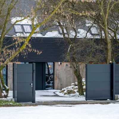 Jakie ogrodzenie wybrała Agnieszka Dygant? Zobaczcie je w zimowej aurze