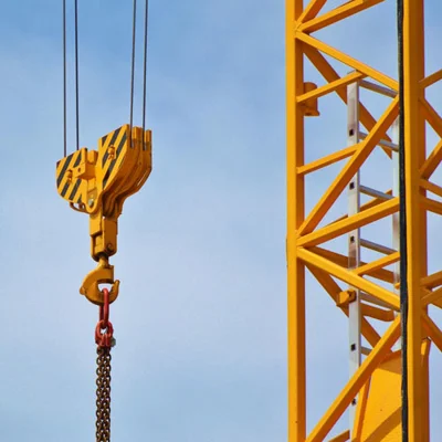 Jak mobilne żurawie wieżowe zmieniają oblicze warszawskich budów