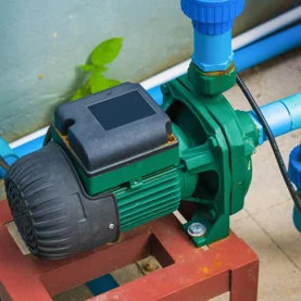 Jak zabezpieczyć pompę zasysającą przed suchobiegiem?