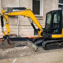 Wpływ jakości komponentów podwozia na całkowity koszt posiadania minikoparki – co warto wiedzieć?