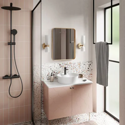 Aranżacje łazienek z czarną armaturą w roli głównej