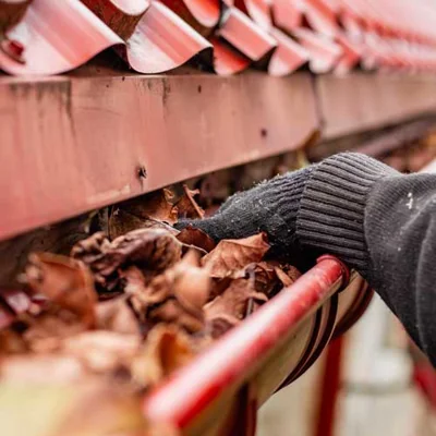 Przegląd dachu po zimie. Jak uszczelnić pokrycie dachowe?