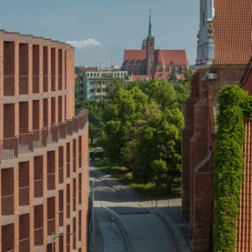 Bernardyńska 4 – architektura, która rozmawia z miastem