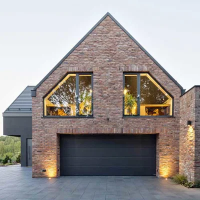 Dlaczego brama segmentowa WIŚNIOWSKI to wybór na długie lata?