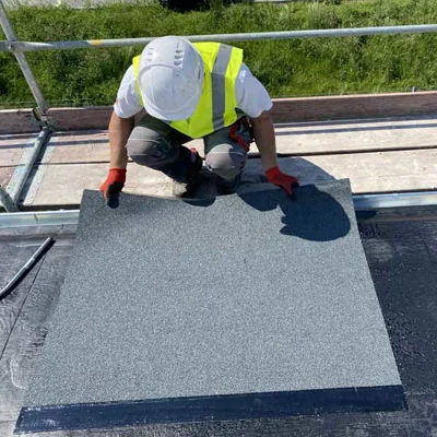 „Dekarz musi czuć się pewnie” – wywiad z Jarosławem Kostrzewą, kierownikiem swisspor AKADEMIA