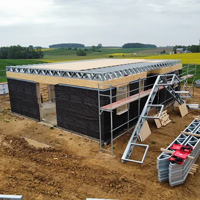 Domy szkieletowe wymagają wyjątkowej ochrony i izolacji. W tej realizacji w Lubawie maksymalnie zadbano o odporność konstrukcji