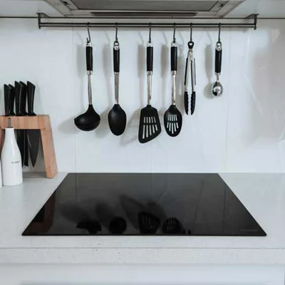 Przepis na czystą płytę kuchenną. W 5 minut do efektu „jak nowa” - jak to zrobić krok po kroku