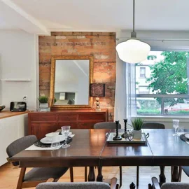 Jaki wybrać stół rozkładany do jadalni i salonu? Poradnik zakupowy