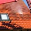 Dach, który znów zachwyca. To warto wiedzieć na temat renowacji dachówki cementowej