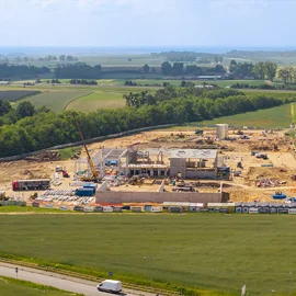 Nowa fabryka Baumit w Zimnej Wódce nabiera kształtów