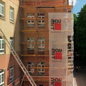 Od ponad wieku niesie pomoc. Dziś sam doczekał się pomocy. Trwa renowacja zabytkowego pawilonu szpitala w Branicach